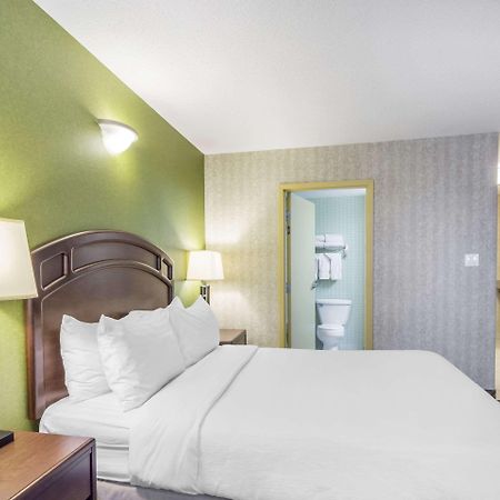 Clarion Hotel & Conference Centre Sherwood Park Exterior photo