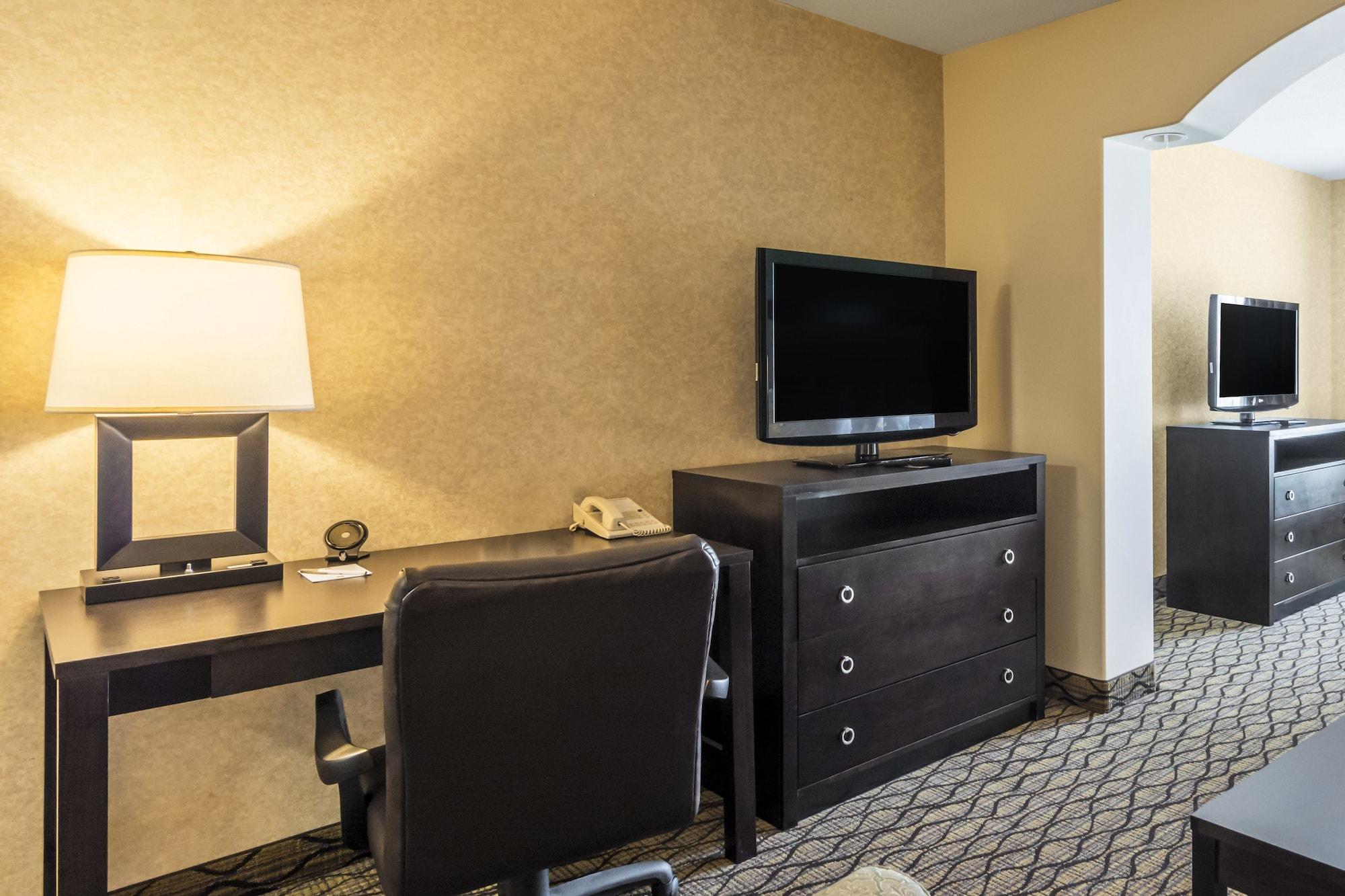 Clarion Hotel & Conference Centre Sherwood Park Exterior photo