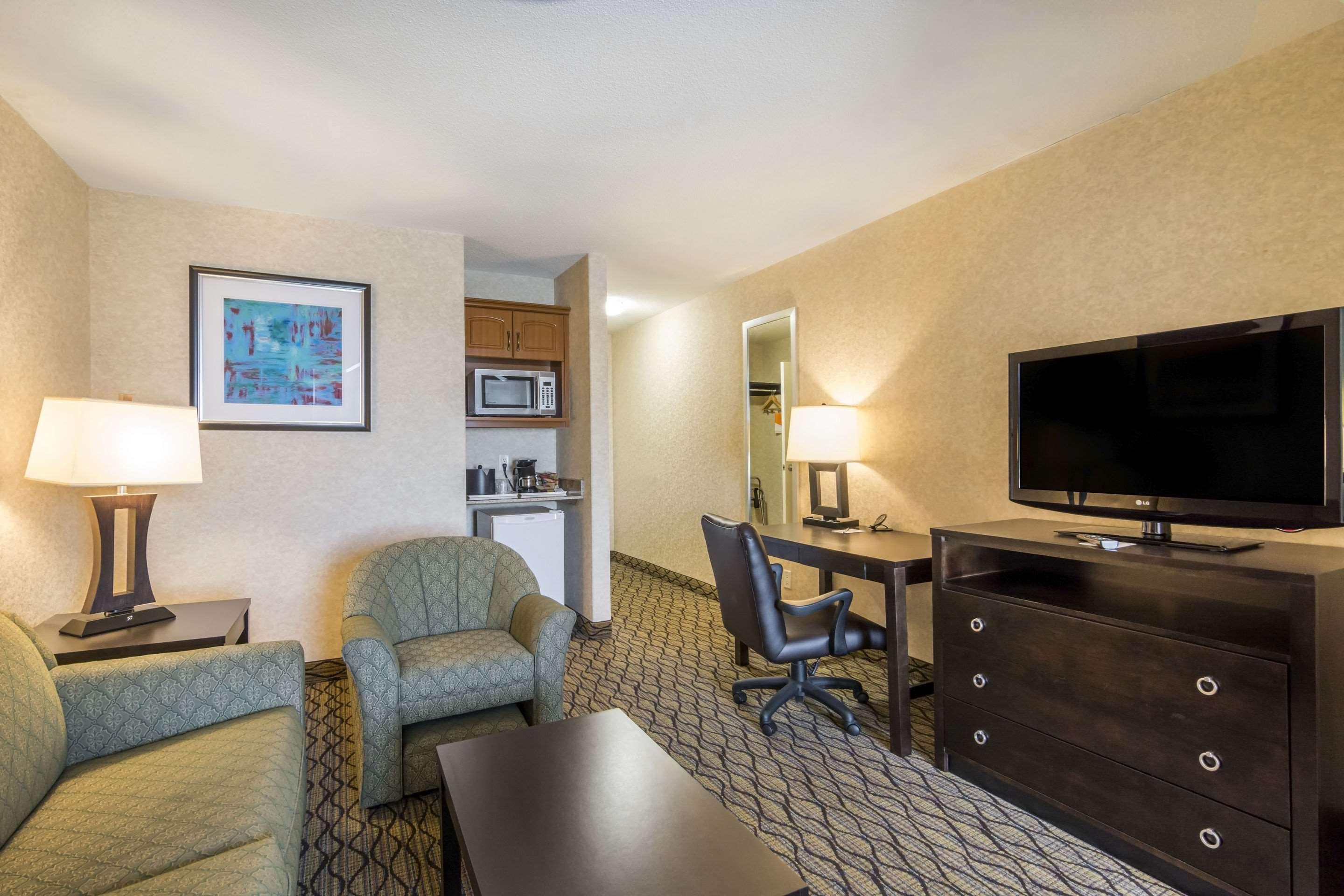 Clarion Hotel & Conference Centre Sherwood Park Exterior photo
