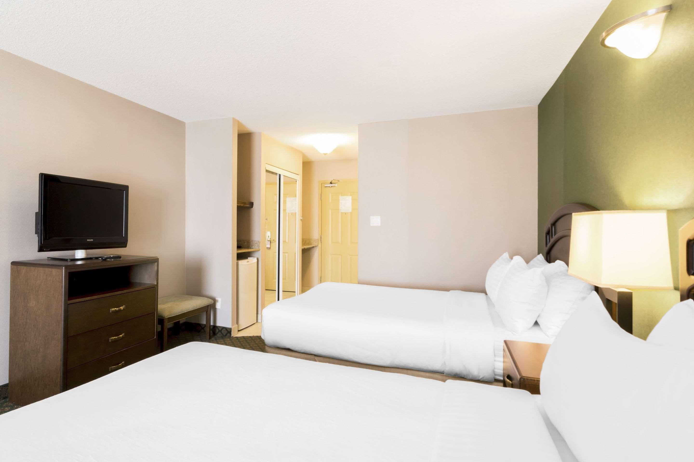 Clarion Hotel & Conference Centre Sherwood Park Exterior photo