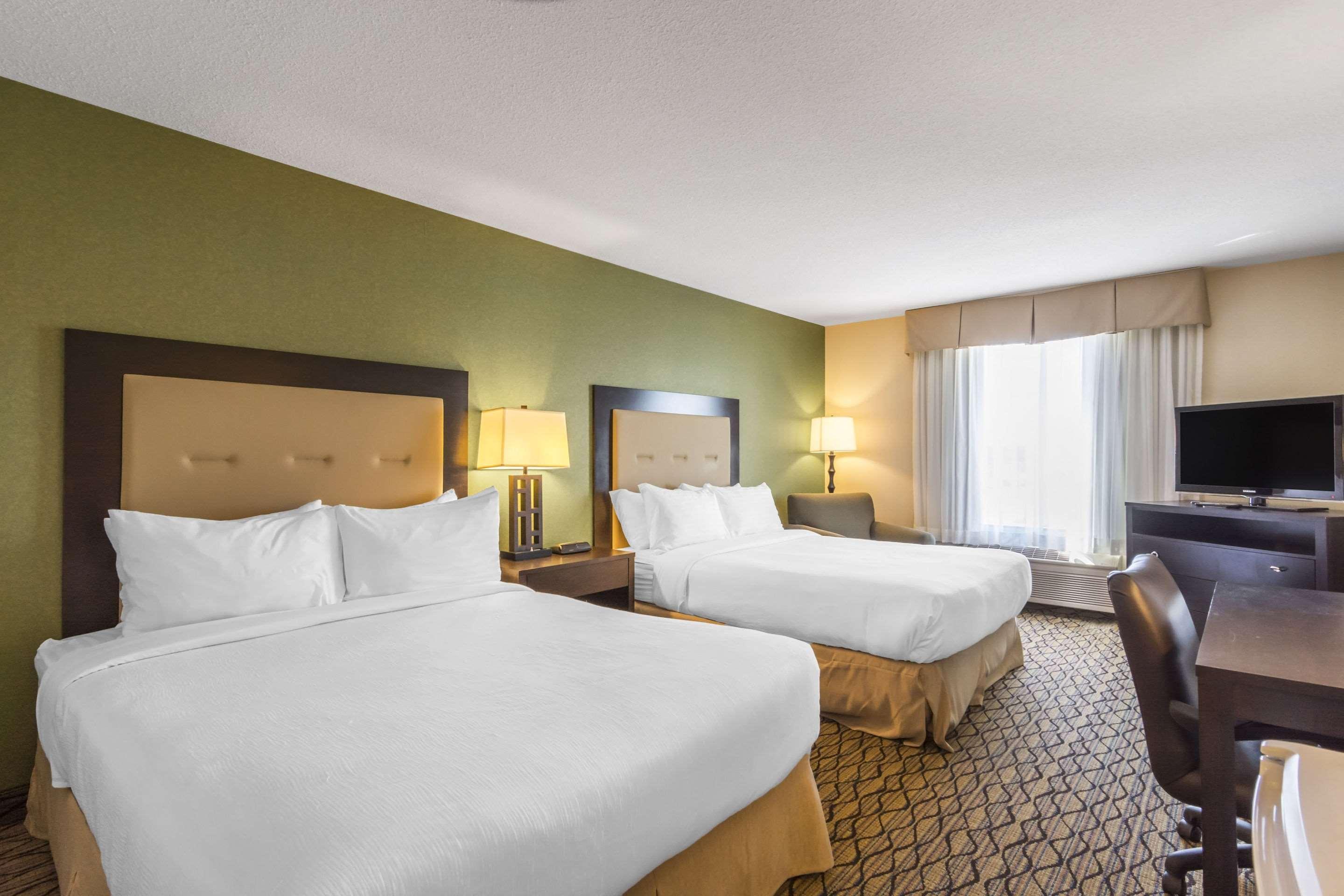 Clarion Hotel & Conference Centre Sherwood Park Exterior photo
