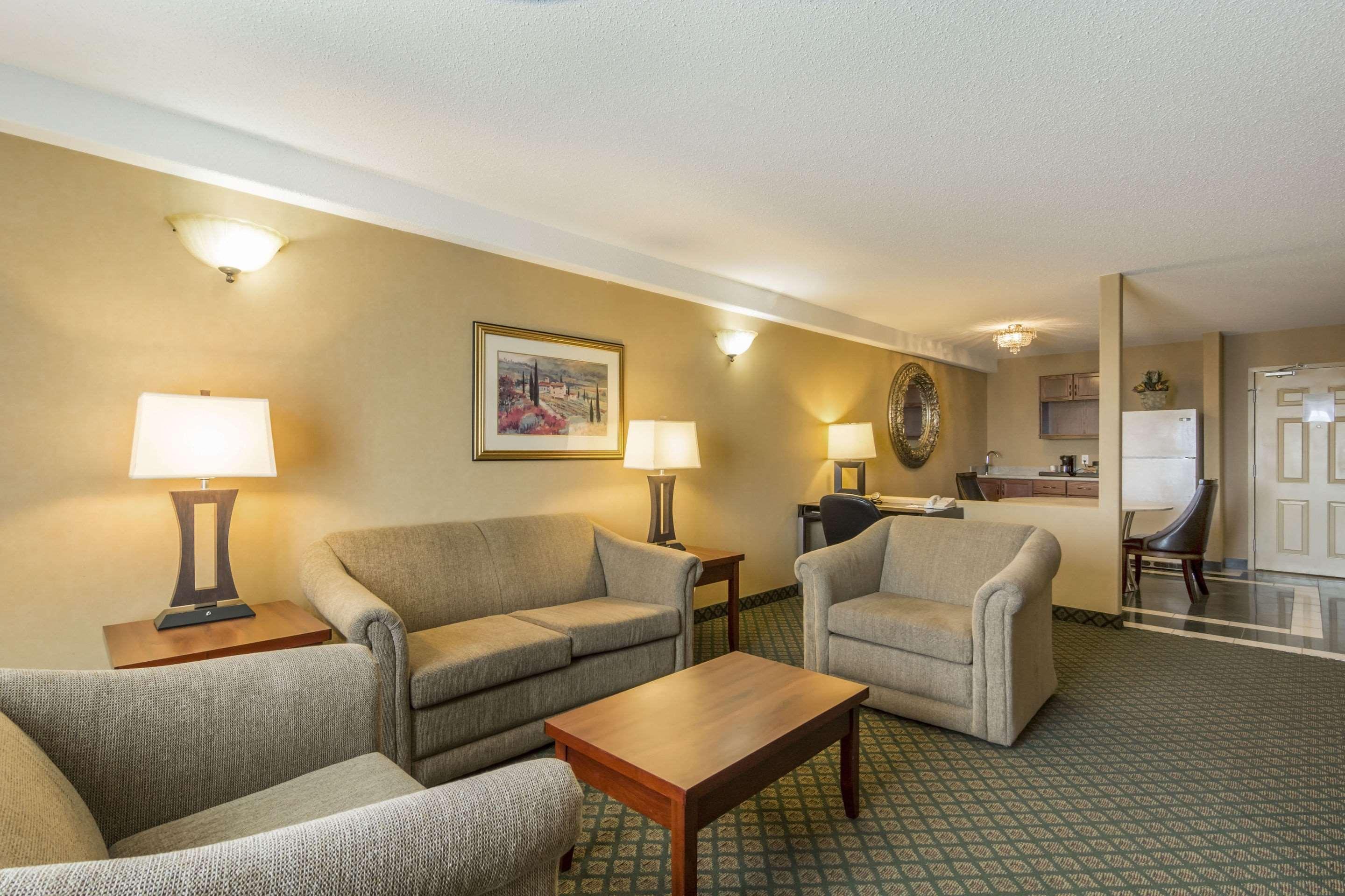 Clarion Hotel & Conference Centre Sherwood Park Exterior photo
