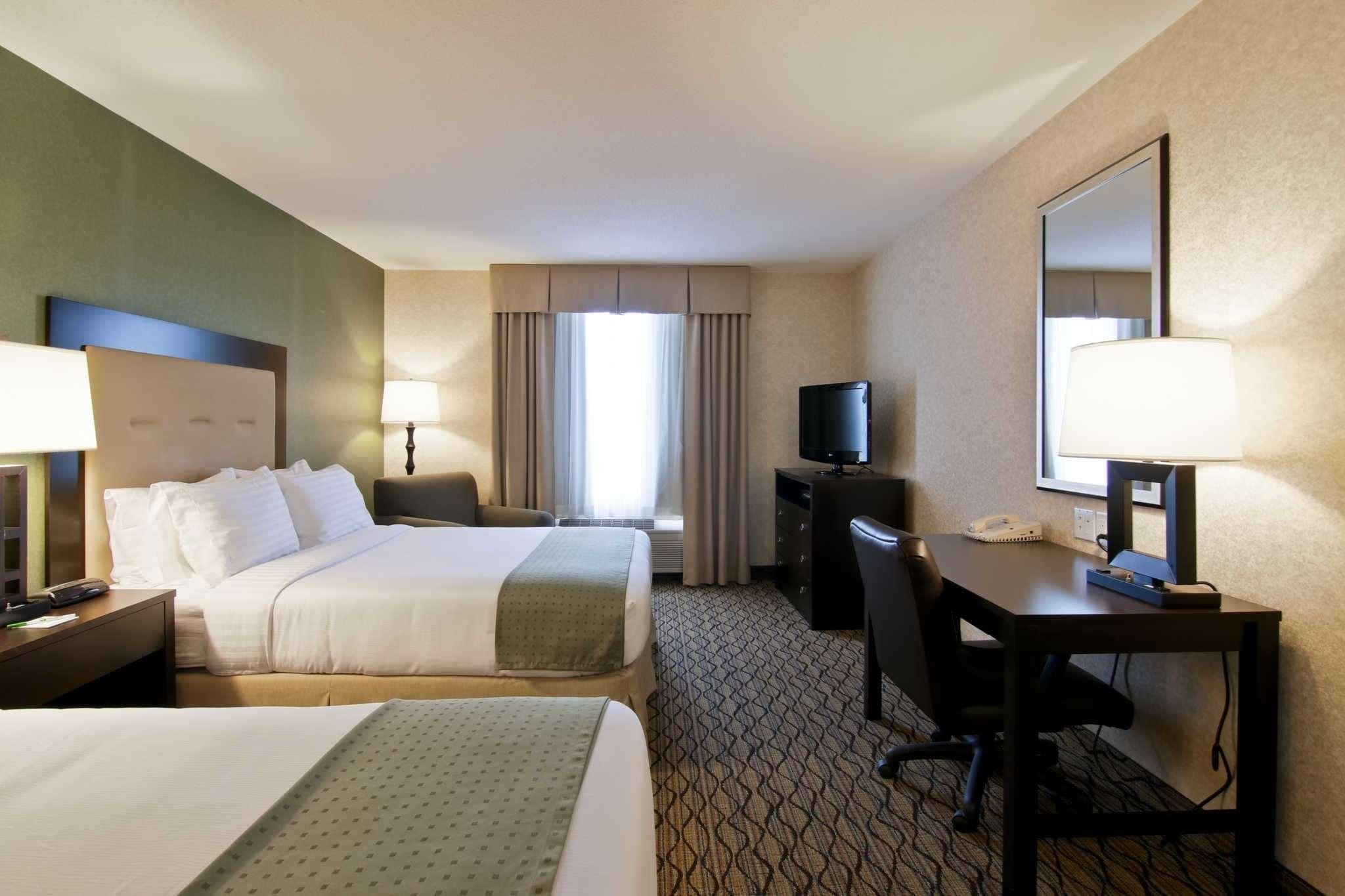 Clarion Hotel & Conference Centre Sherwood Park Exterior photo