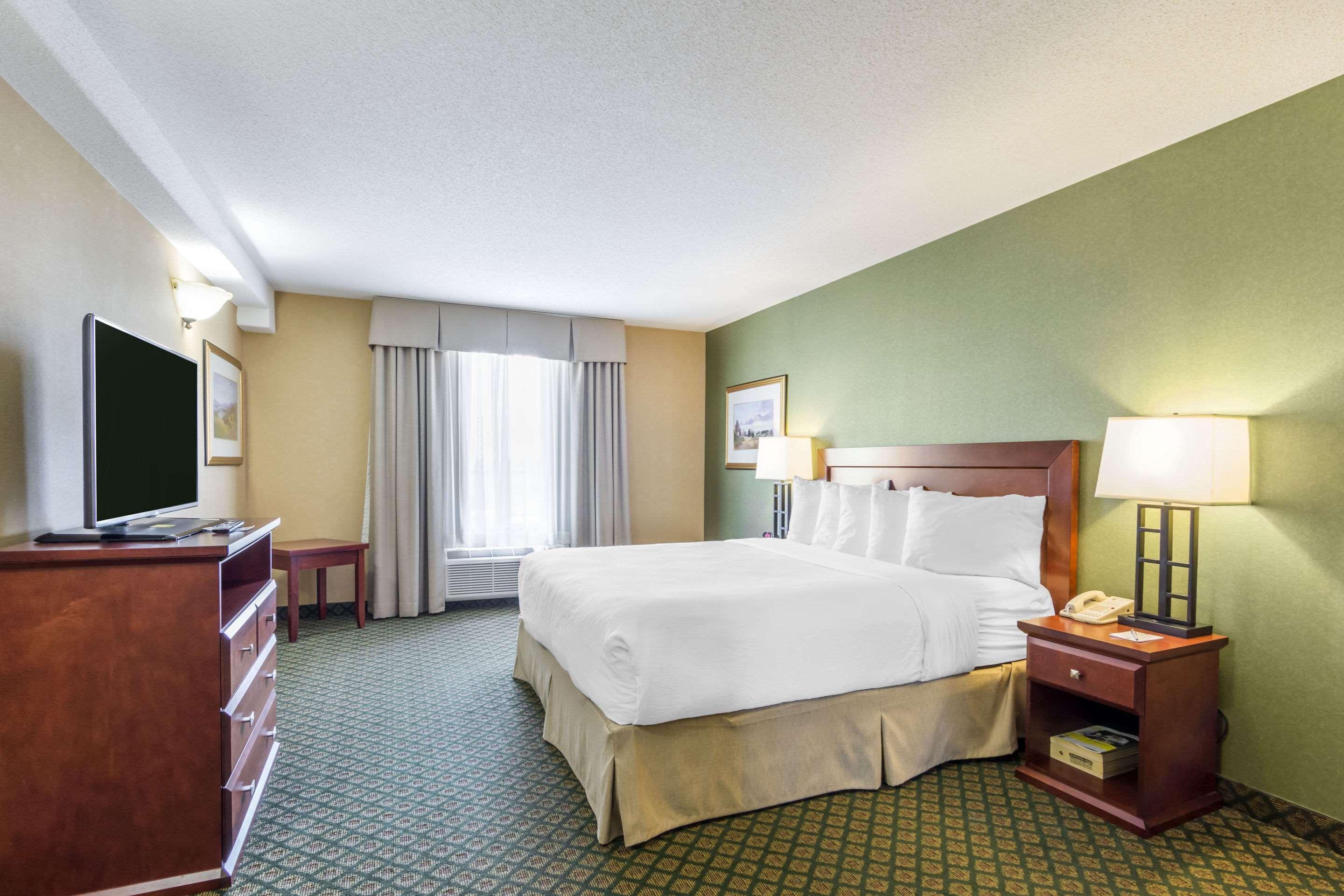 Clarion Hotel & Conference Centre Sherwood Park Exterior photo