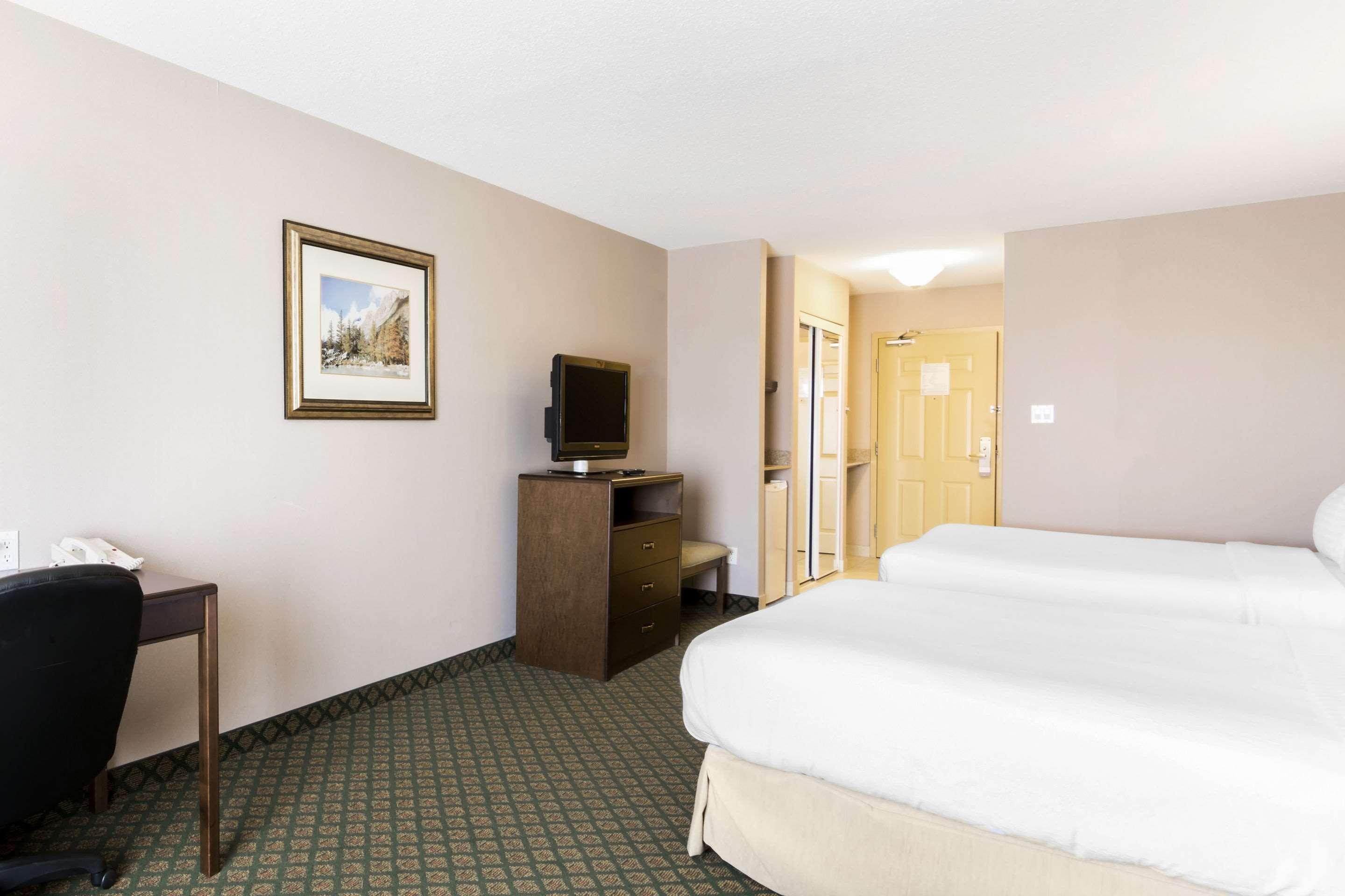 Clarion Hotel & Conference Centre Sherwood Park Exterior photo