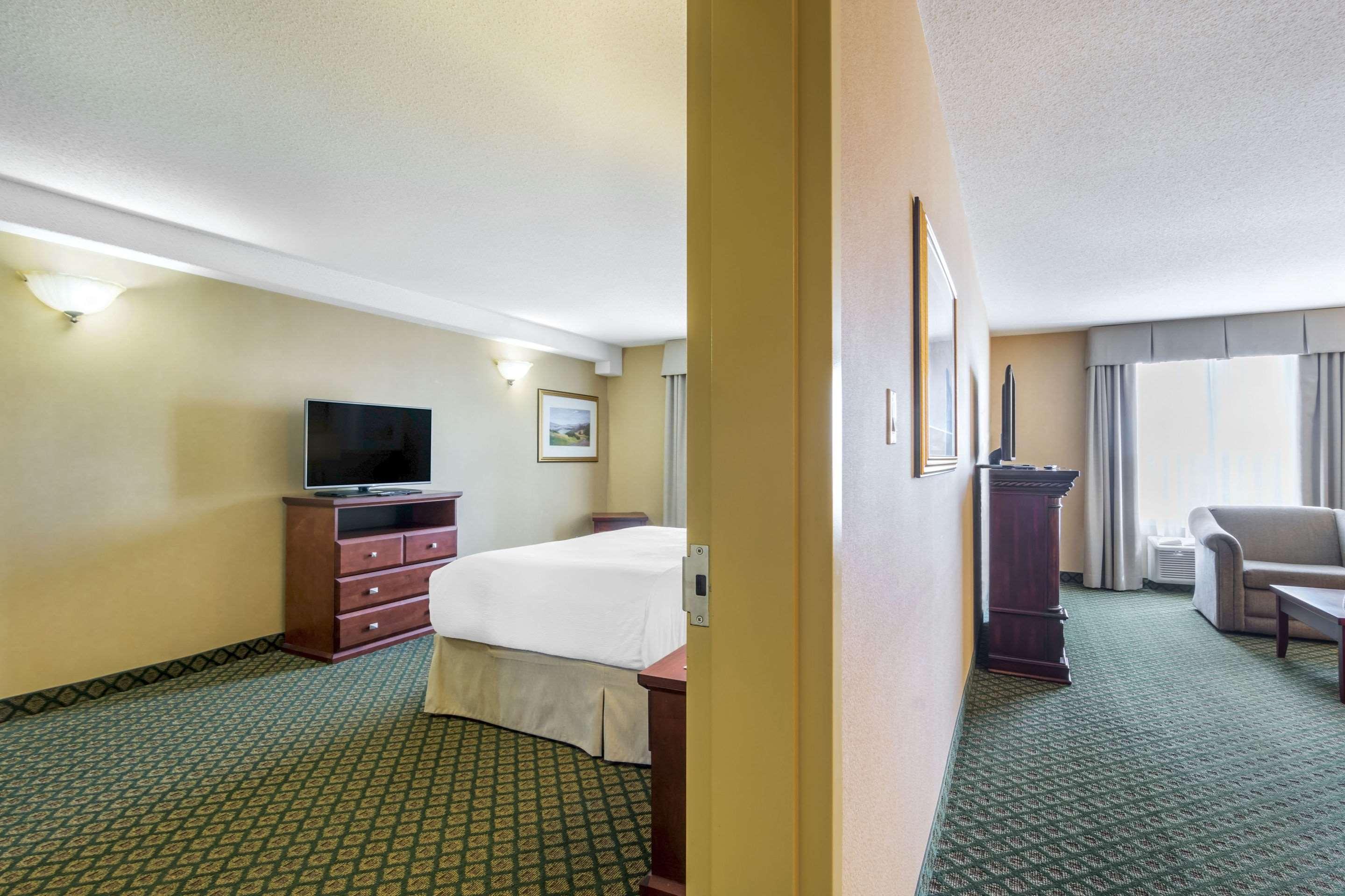 Clarion Hotel & Conference Centre Sherwood Park Exterior photo