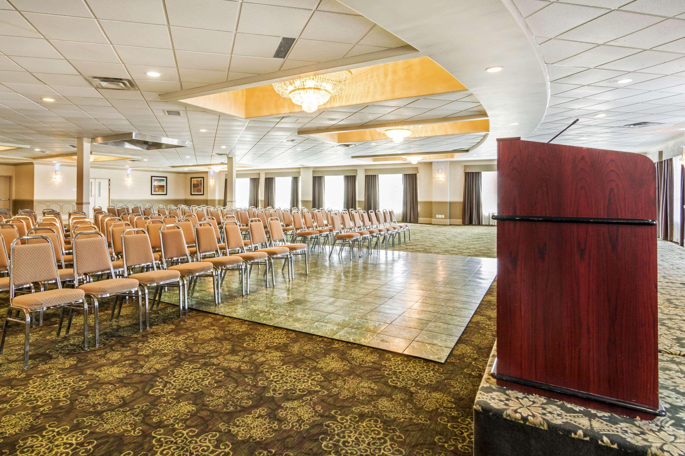 Clarion Hotel & Conference Centre Sherwood Park Exterior photo