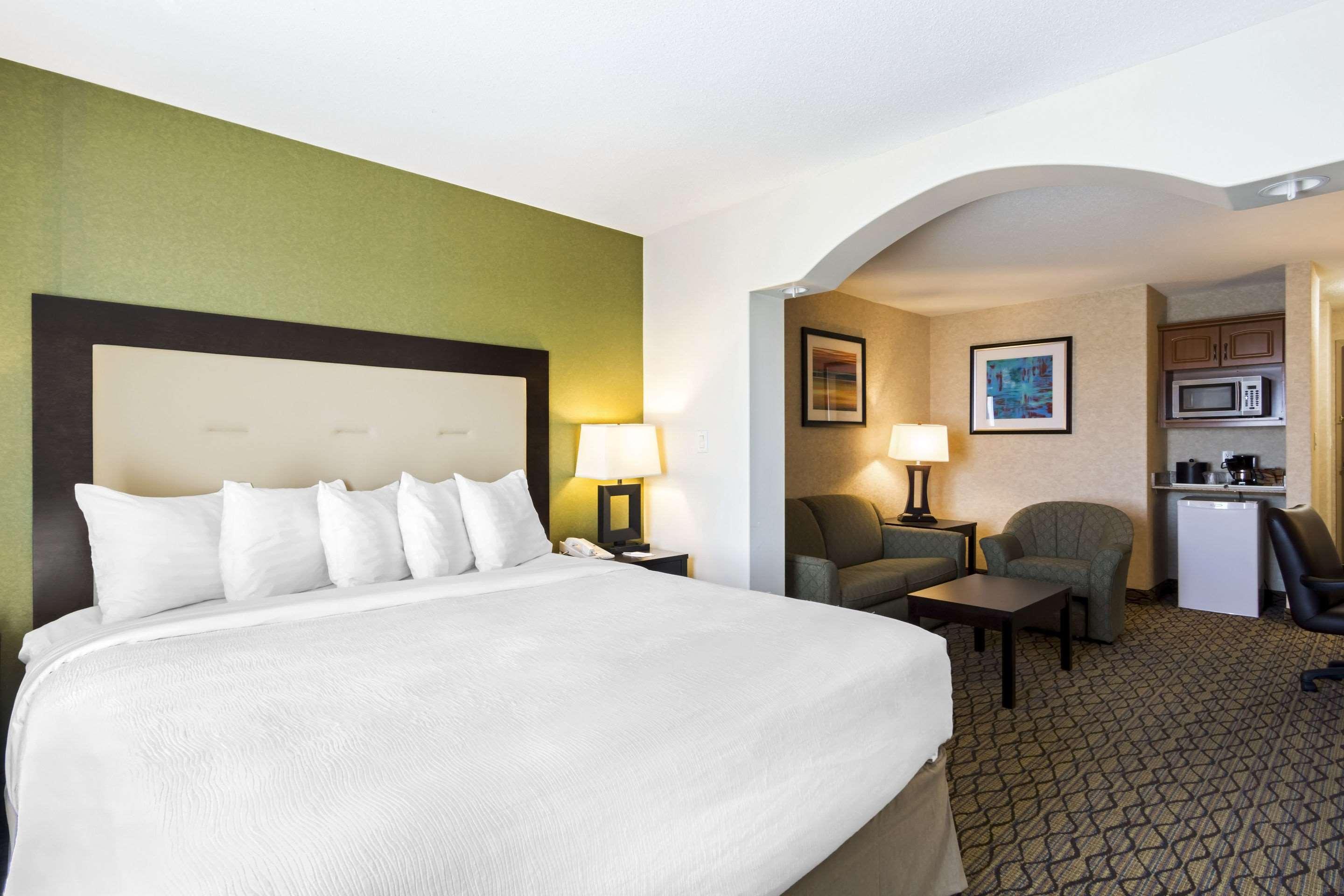 Clarion Hotel & Conference Centre Sherwood Park Exterior photo