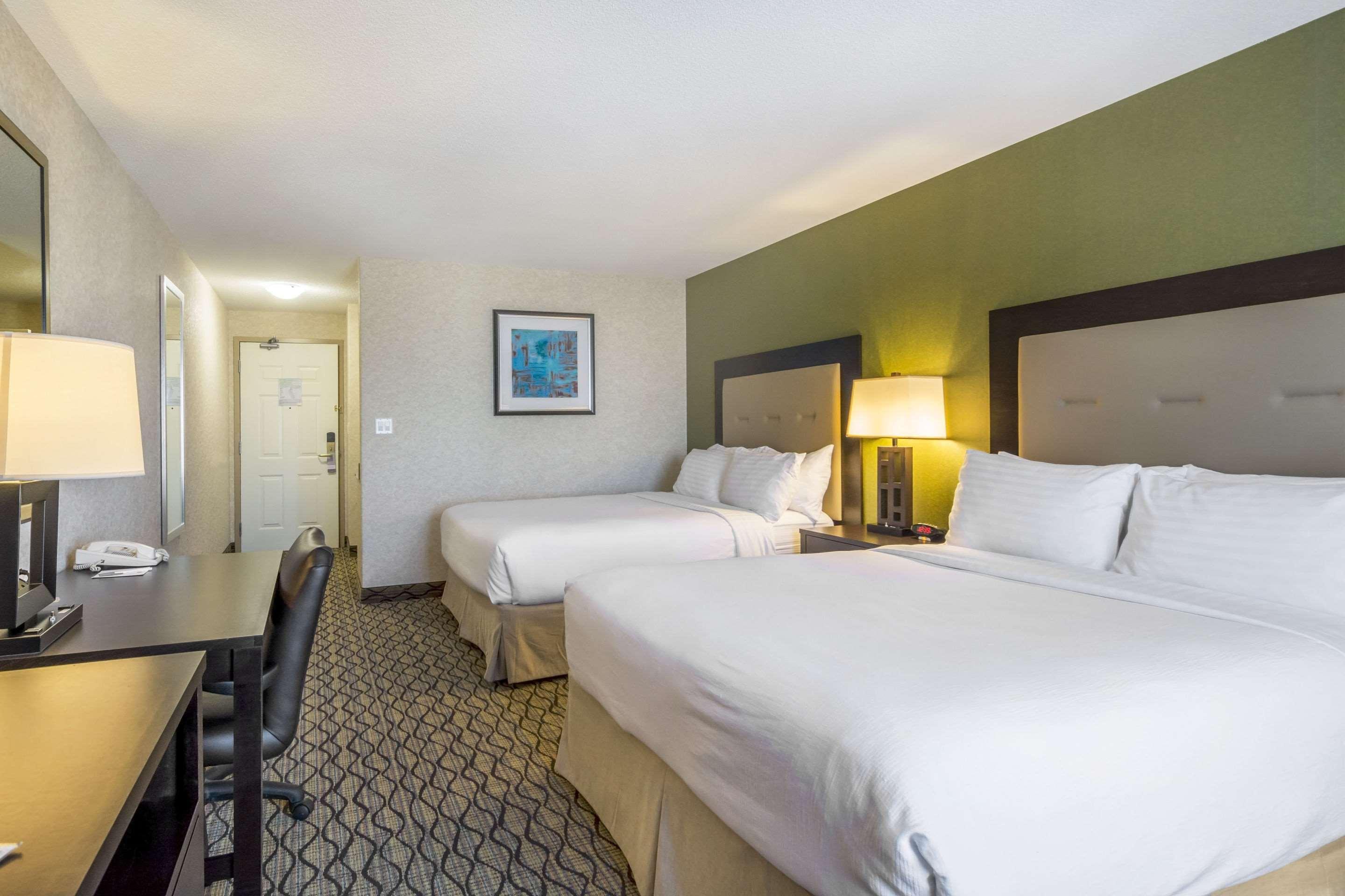 Clarion Hotel & Conference Centre Sherwood Park Exterior photo