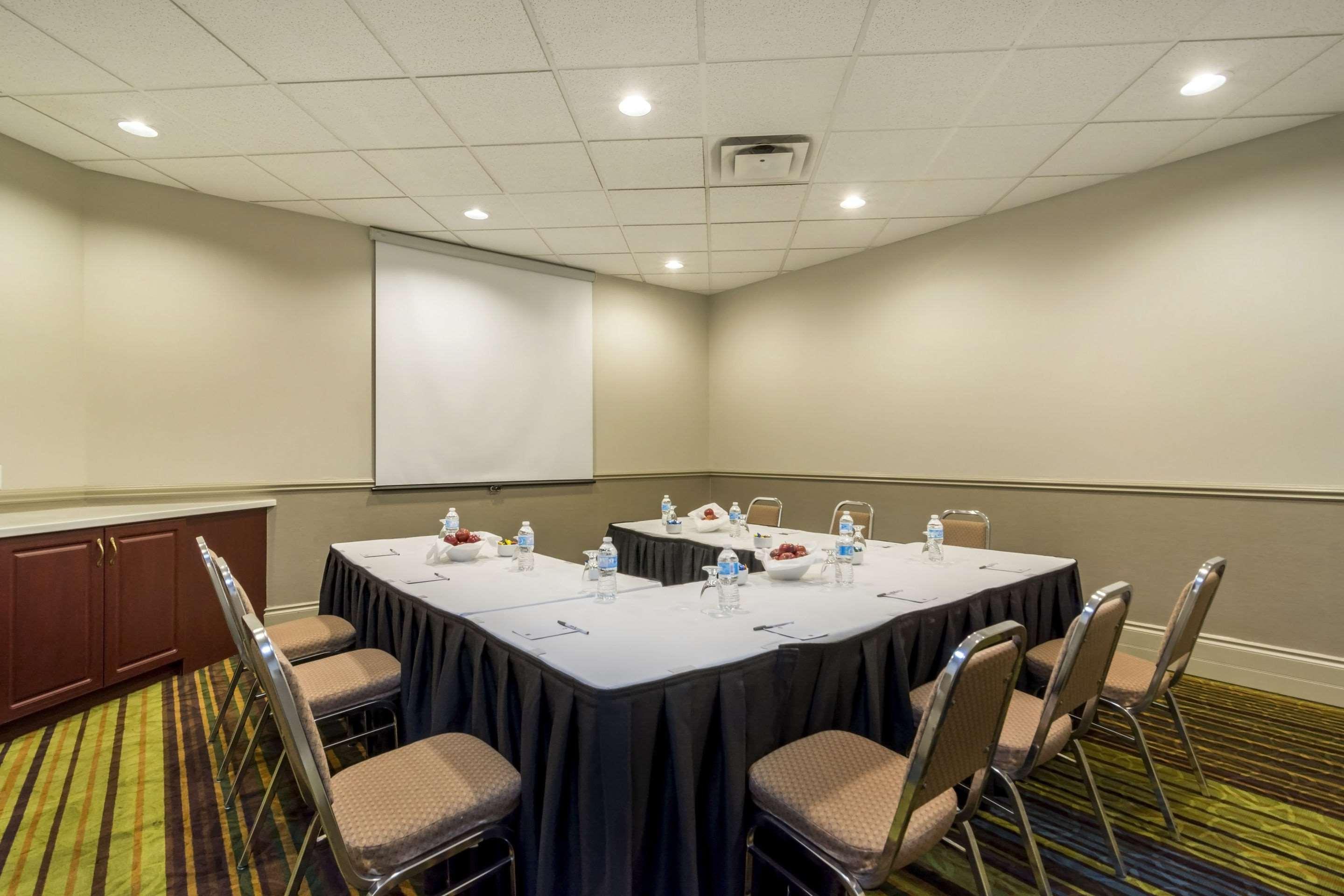 Clarion Hotel & Conference Centre Sherwood Park Exterior photo
