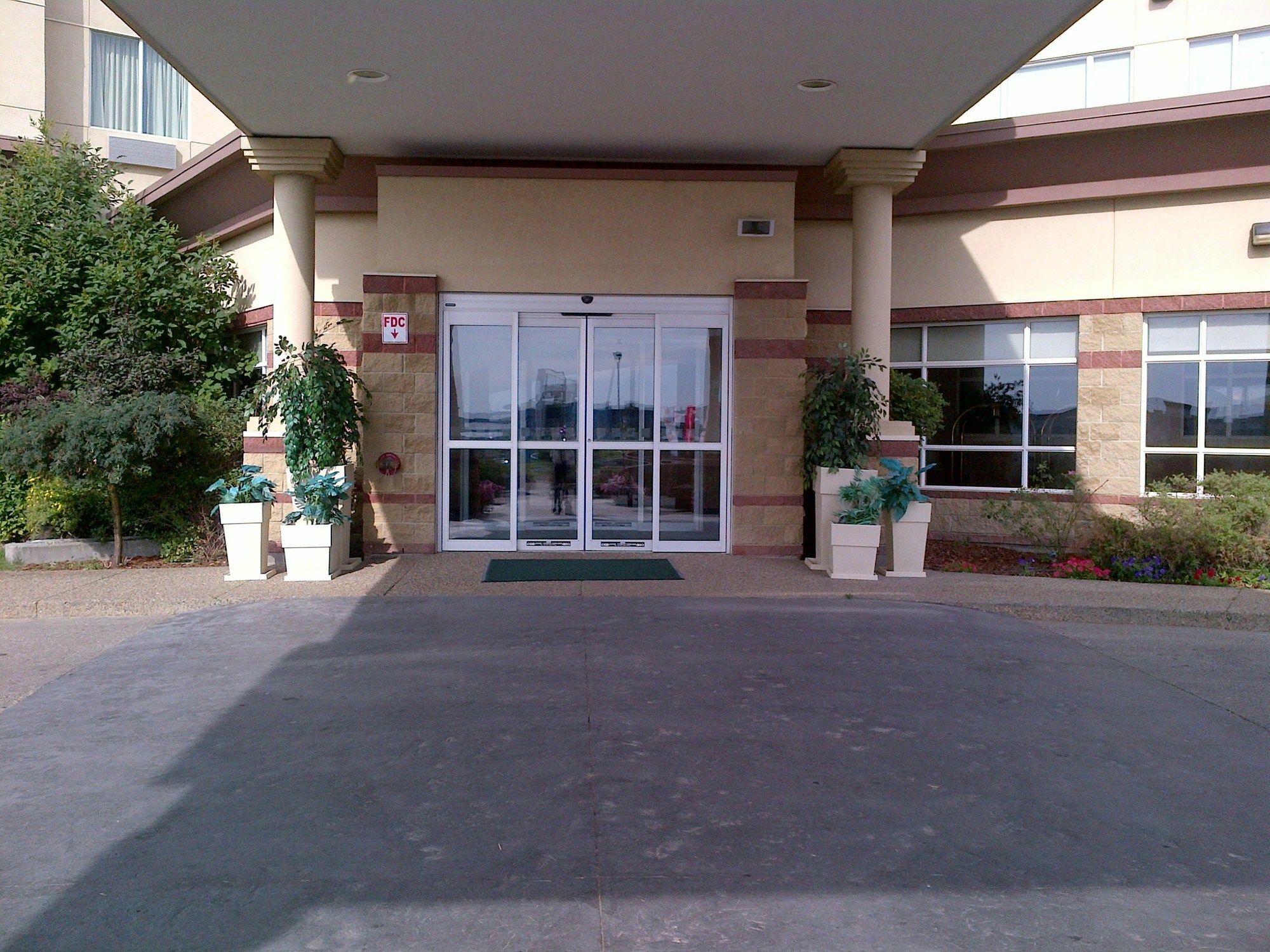 Clarion Hotel & Conference Centre Sherwood Park Exterior photo